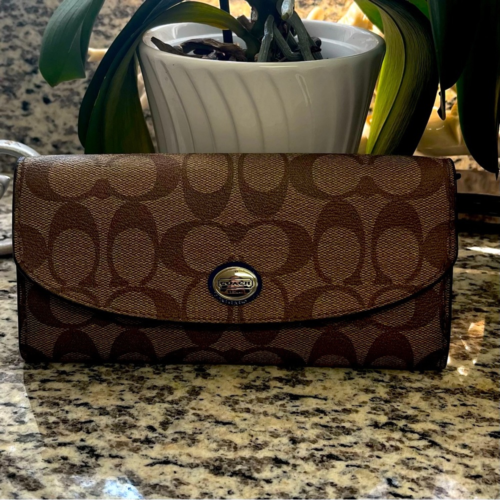 NWOT authentic coach brown/tan signature logo long wallet with blue pate…